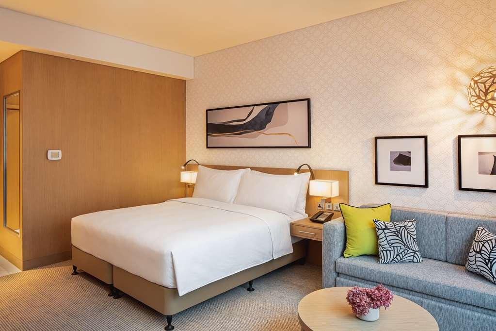 Doubletree By Hilton Fujairah City חדר תמונה A room at the hotel