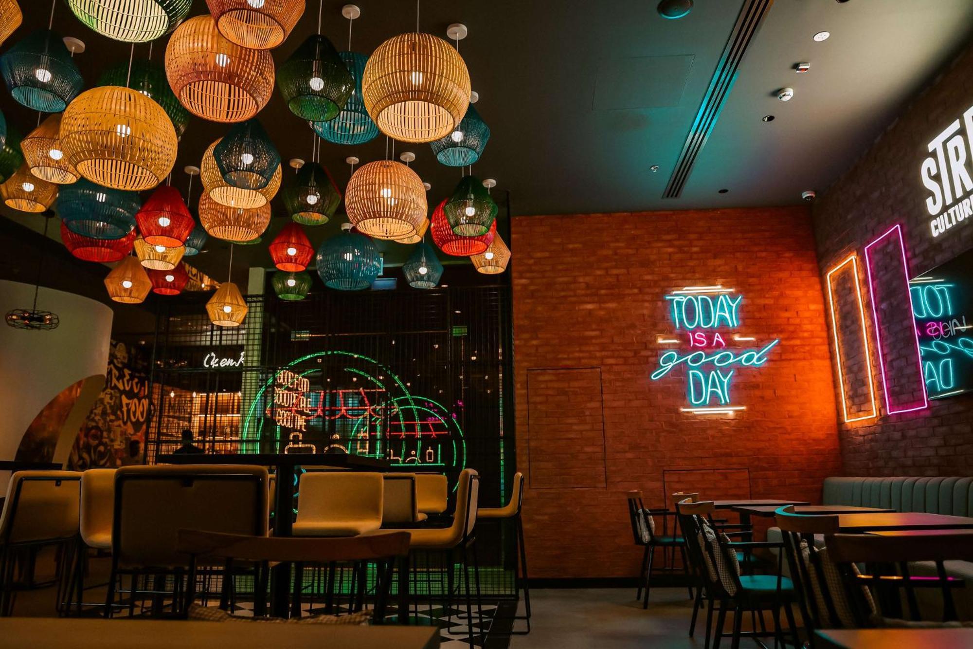 Doubletree By Hilton Fujairah City מראה חיצוני תמונה Interior of a restaurant in Dubai