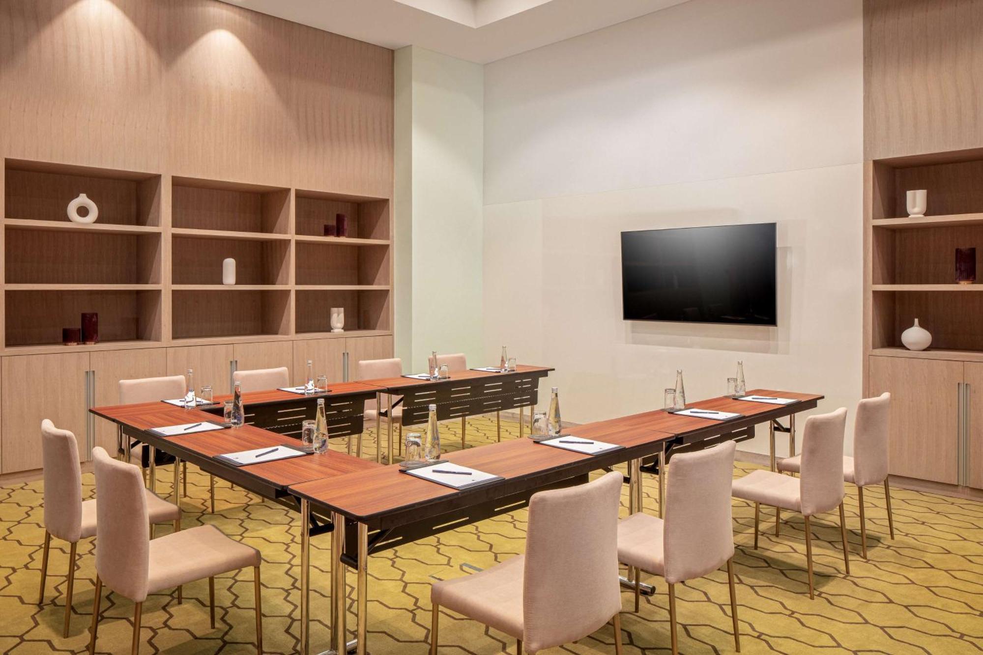 Doubletree By Hilton Fujairah City מראה חיצוני תמונה Meeting room