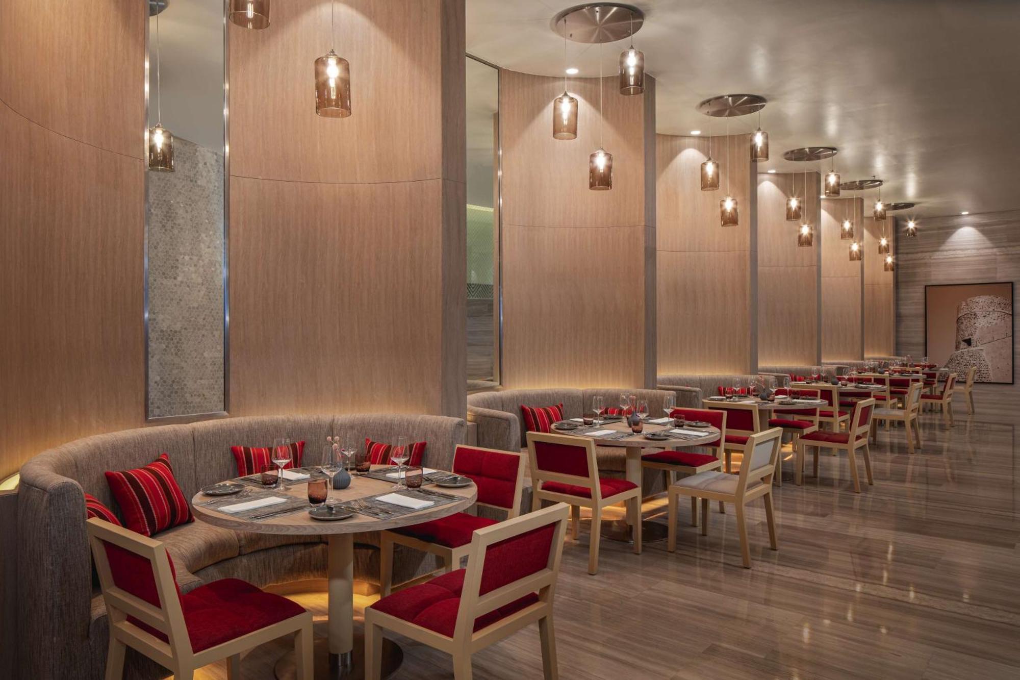 Doubletree By Hilton Fujairah City מראה חיצוני תמונה The interior of the restaurant