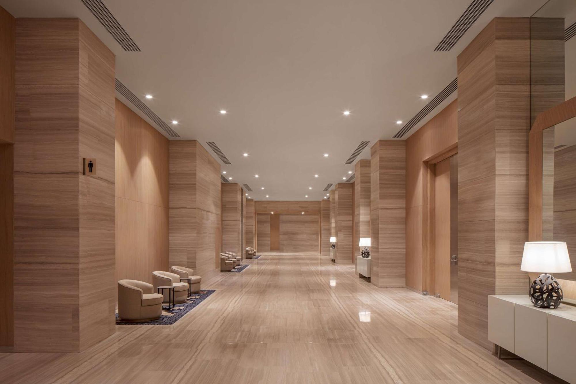 Doubletree By Hilton Fujairah City מראה חיצוני תמונה The interior of the hotel